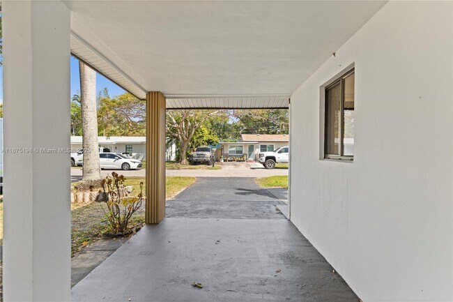Building Photo - 1524 SW 32nd Ct