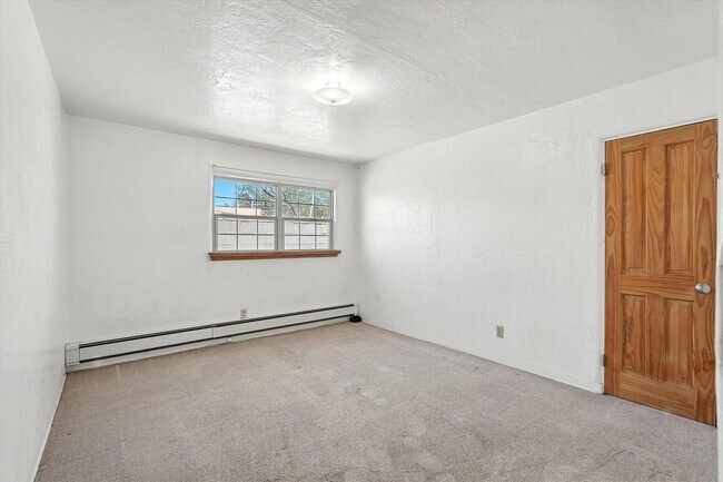 Building Photo - 1632 Columbia Dr SE