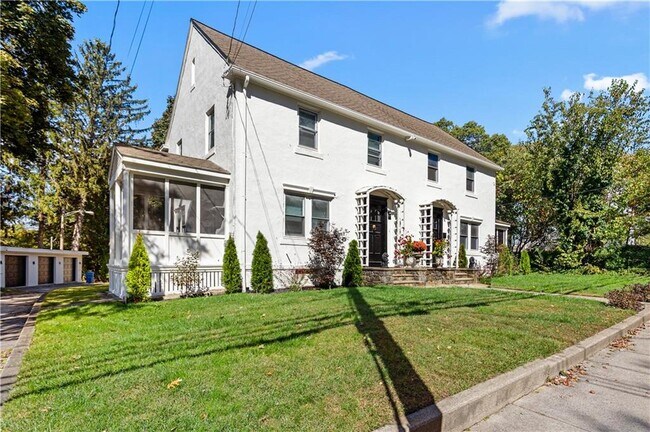 Building Photo - 476 Providence St