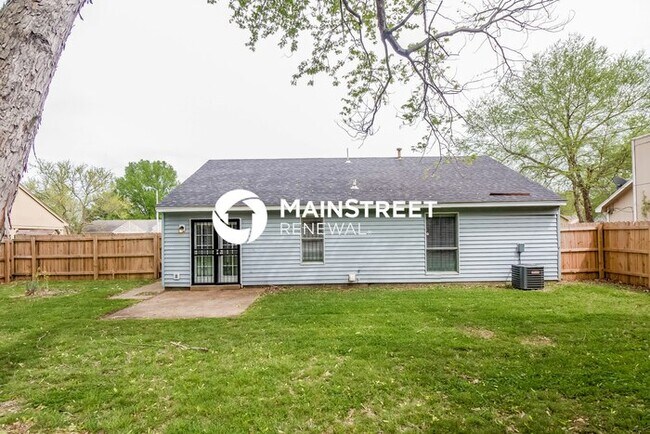 Building Photo - 3 Bedroom Pet-Friendly Home in Memphis, TN with Main Street Renewal