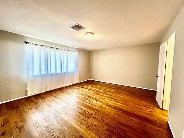 Building Photo - 919 Saddle Rock Dr