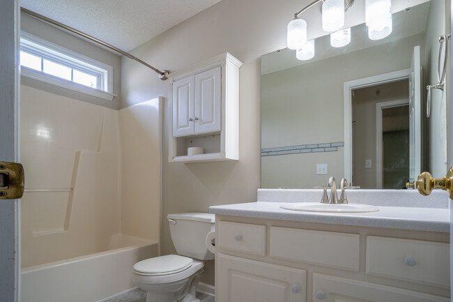 Building Photo - 243 Dullis Cir