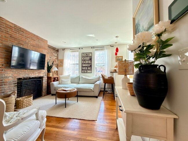 Building Photo - 62 Melrose St