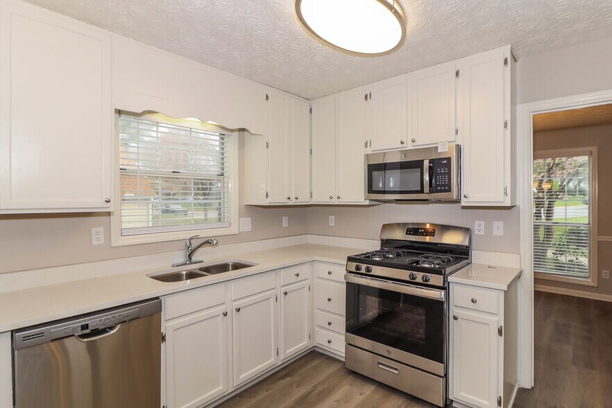 Building Photo - 4022 Paloverde Dr