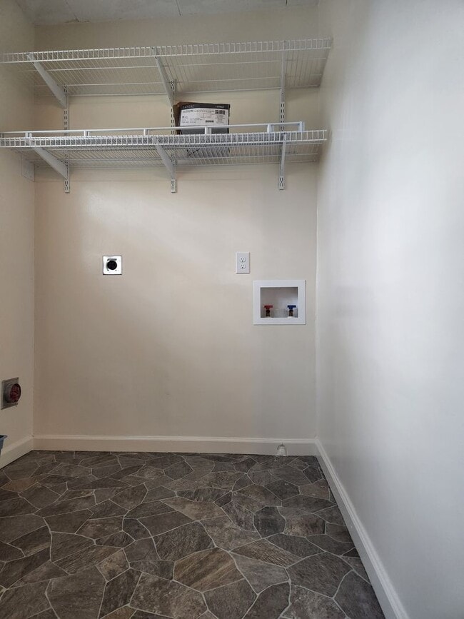 Building Photo - 1827 S Fredonia St