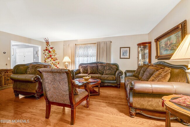 Building Photo - 7 Oak Tree Ln