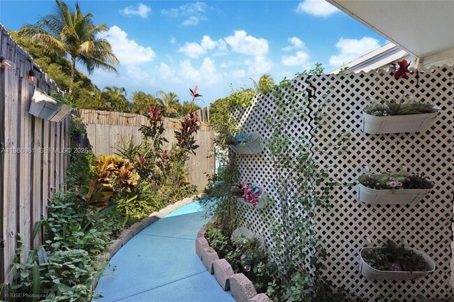 Building Photo - 212 SW 1st Ave