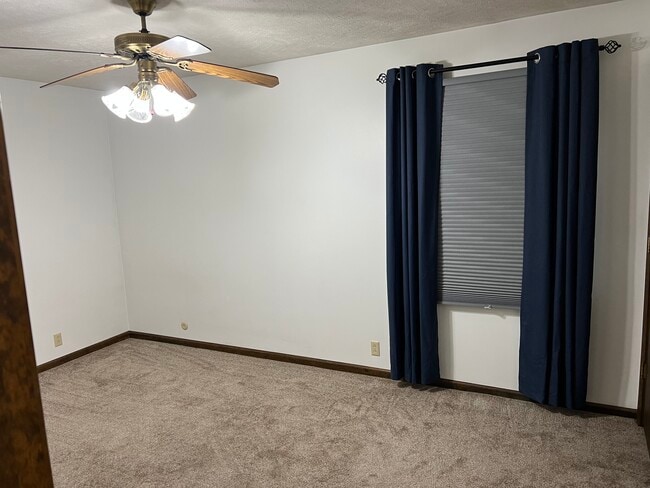 Building Photo - 846 Willow Dr