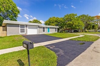 Building Photo - 7913 NW 72nd Ave