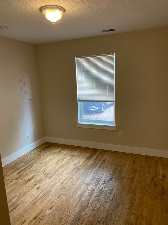 Building Photo - Available for 2026-2027 Fall Pre-Leasing! ...