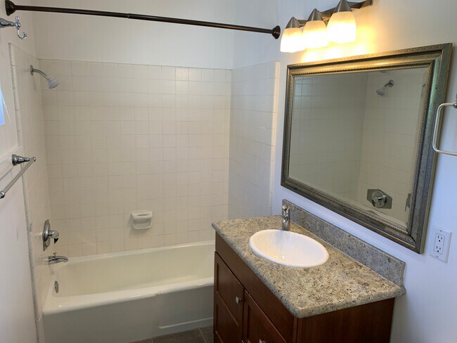 Building Photo - 3745 Portofino Way