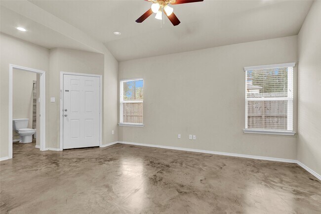 Building Photo - 15841 Beechnut Dr