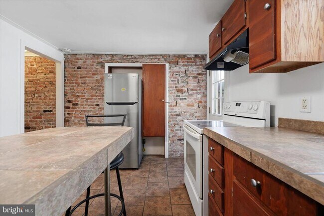 Building Photo - 525 Morse St