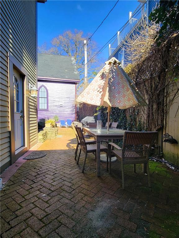 Building Photo - 92 Pelham St