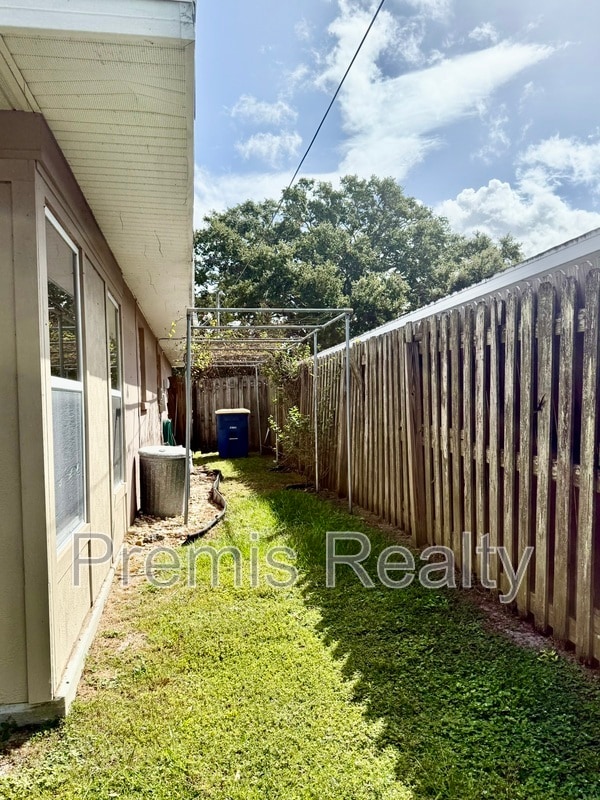 Building Photo - 1308 Amble Ln