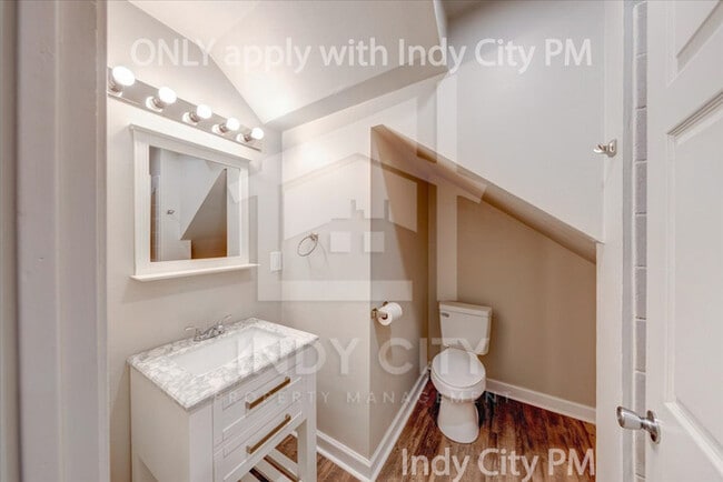 Building Photo - 117 N Riley Ave