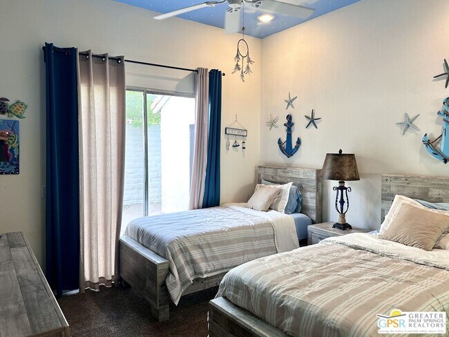 Building Photo - 9939 Vía Real