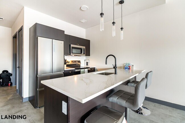 Building Photo - 55 Elm St