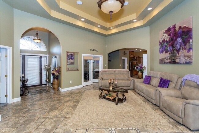 Building Photo - 3 Bedroom House in Addis with Pool, Gazebo...