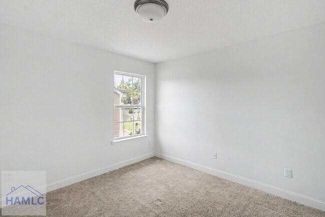 Building Photo - 390 Fairview Cir