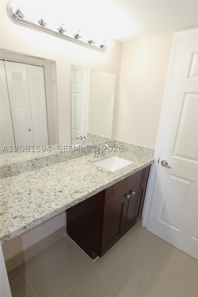 Building Photo - 2880 N Oakland Forest Dr
