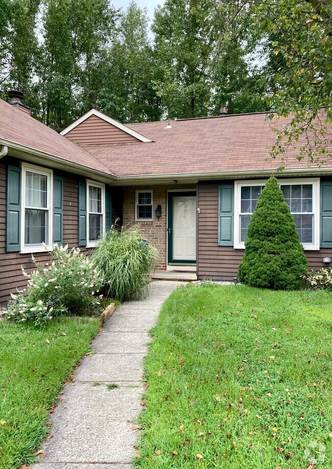 Building Photo - 4 Stanwood Ct