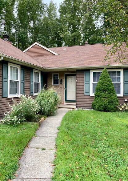 Primary Photo - 4 Stanwood Ct