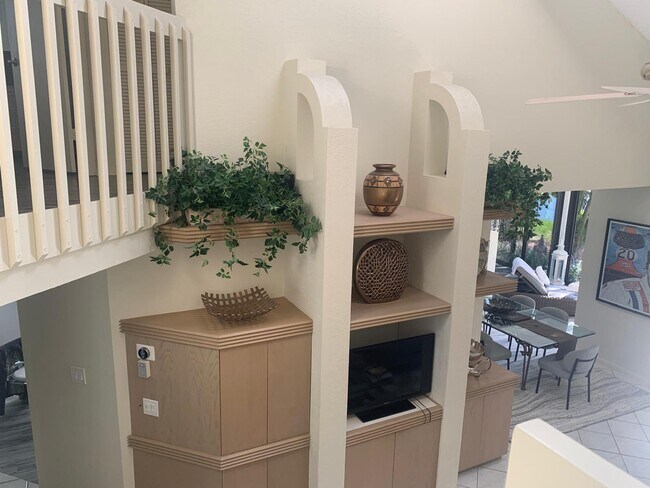 Building Photo - 7770 La Mirada Dr