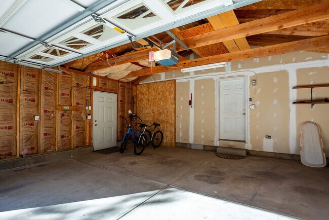 Building Photo - 60289 Cinder Butte Rd