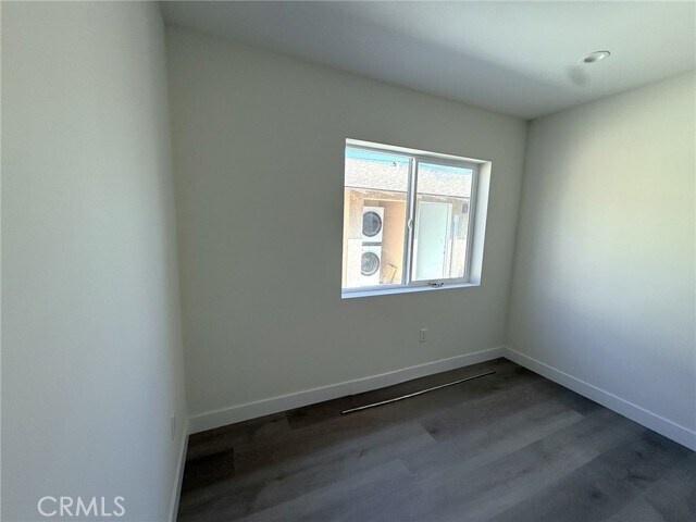 Building Photo - 1430 S California Ave