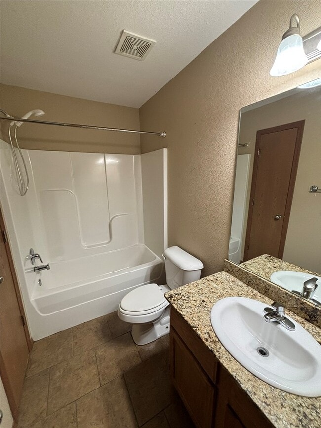 Building Photo - 240 Sage St