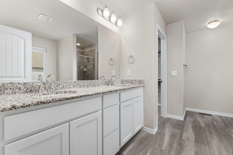 Building Photo - 1661 Northcroft Dr