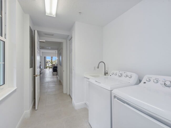 Building Photo - 9229#103