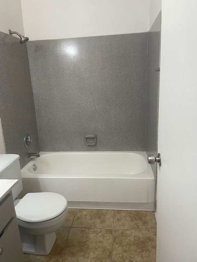 Building Photo - Adorable 2 bedroom duplex with yard-Free rent through the end of Feb!