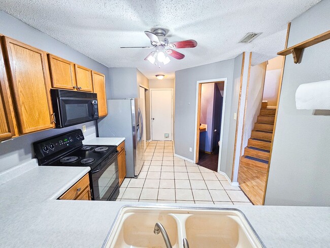 Building Photo - 2221 Collins Way