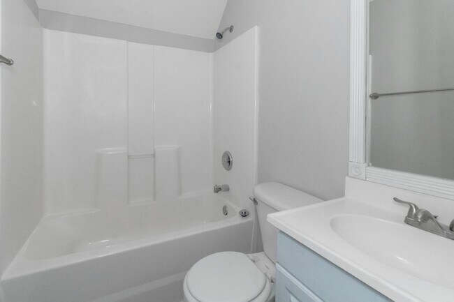 Building Photo - Adorable 3BR / 2Bath Home in Griffin! 1 Acre Lot!