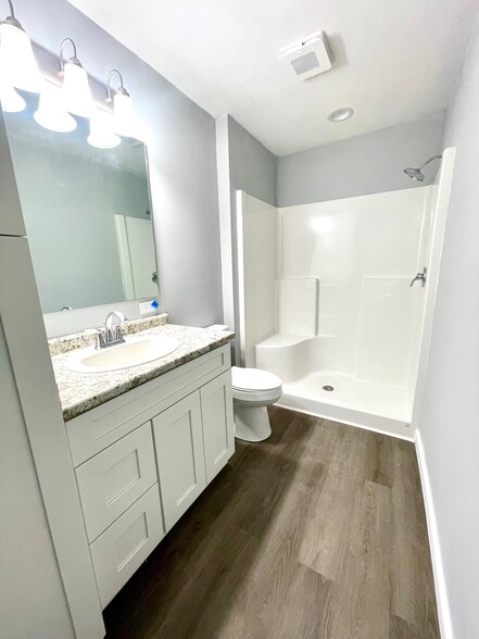 Shower Bathroom 1/3 - 51 Barcelona Dr