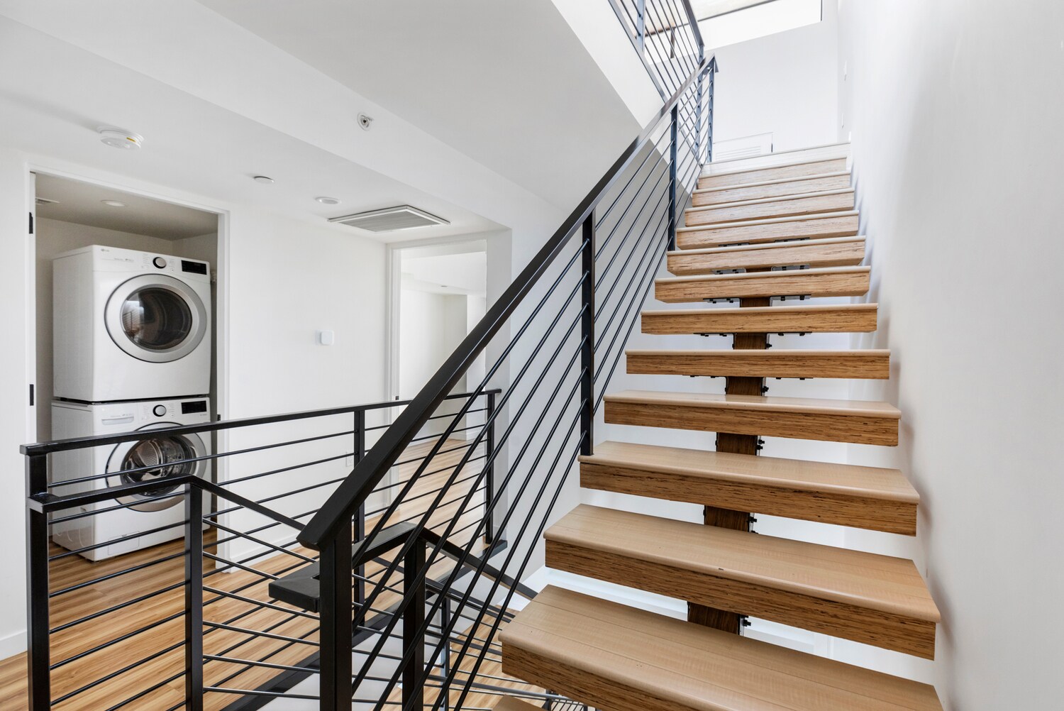 Building Photo - 10839 Kling St