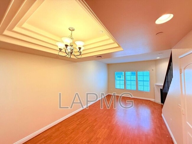 Building Photo - 12217 Moorpark St