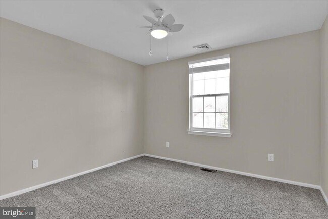 Building Photo - 751 Chanticleer