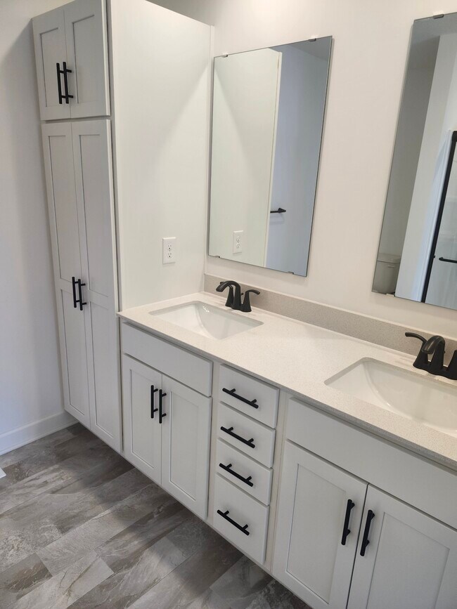 Building Photo - 10531 Harbor Ln N