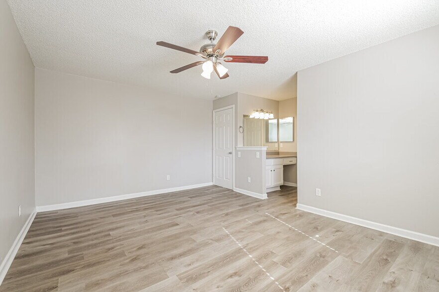 Building Photo - 4089 S Dunkirk Way