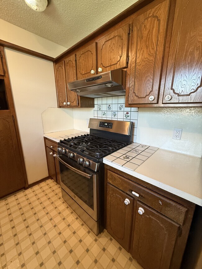 Building Photo - 2208 Timbercrest Dr