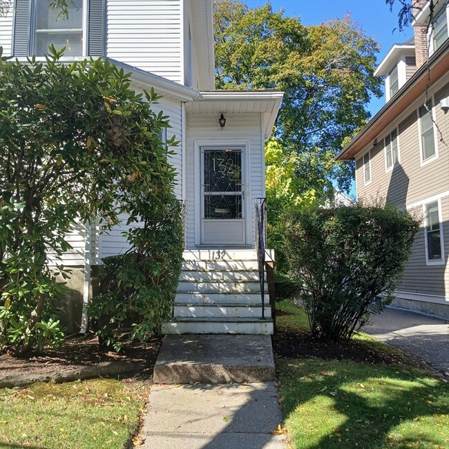 Building Photo - 132 Thorndike St