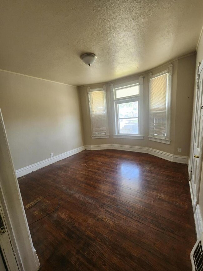 Building Photo - 2022 Castelar St