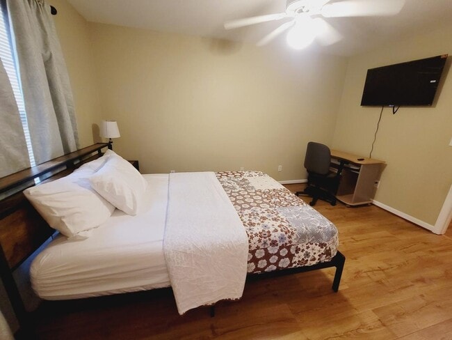 Building Photo - 1926 Fannie Dr