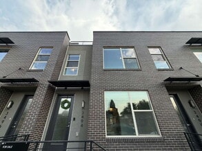 Building Photo - Modern 2-Bed Townhouse with Scenic Views in Denver's Heart-built in EV charger!