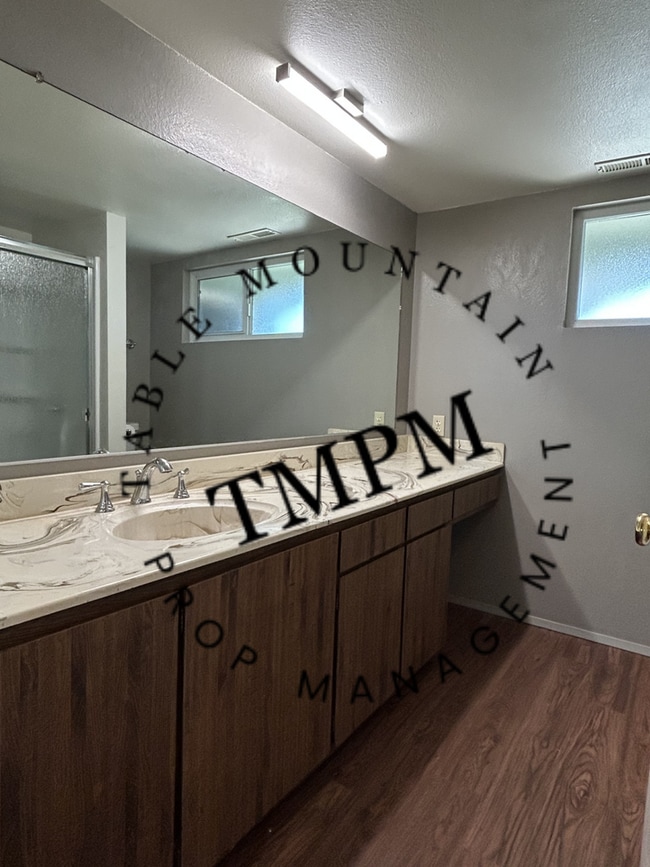 Building Photo - 37 Linda Dr