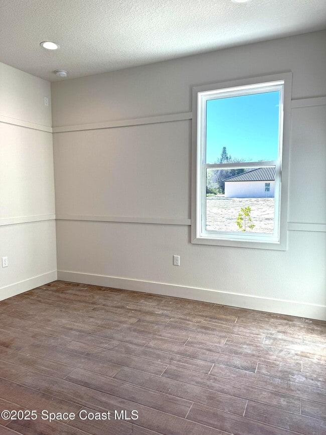 Building Photo - 2801 Edington Dr
