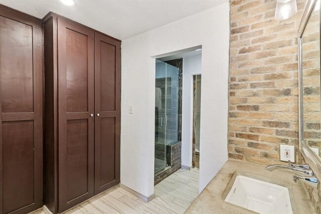 Building Photo - 24369 Bingham Creek Rd